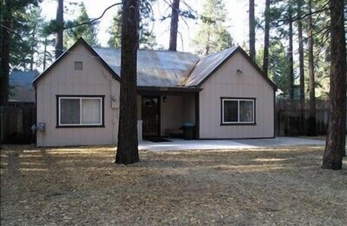 Bijou Pines Cabin | Carolyn's Cute & Cozy Cabin in South Lake Tahoe