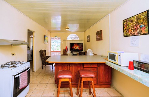 Port of Spain House | Carolyn's View has four double occupancy rooms, and 1 Fully furnished apartment.