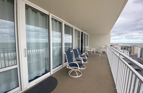 North Ocean City Condo | Carousel 812-Oceanfront 118th St, Free WiFi, Pool, Elev, W/D, AC