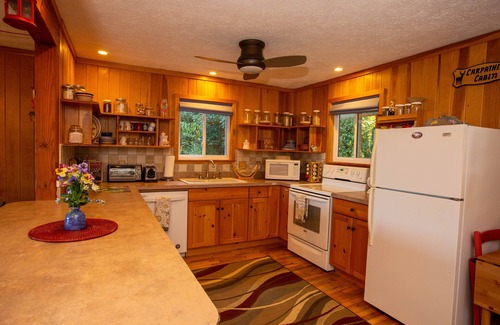 Panorama Estates Cabin | Carpathian Cabin-Blowing Rock-Boone-Long Range View-Tweetsie,Hike,Relax,Meditate