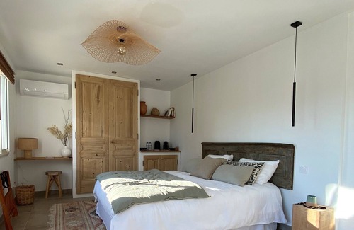 Orange Bed & Breakfast | Carpe Diem room