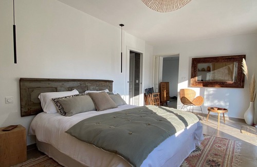 Orange Bed & Breakfast | Carpe Diem room