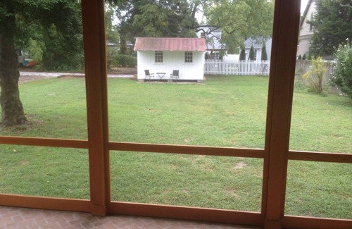 St. Michaels Cottage | Carpenter St. Cottage In the Heart of St Michaels Village - Large Screened Porch