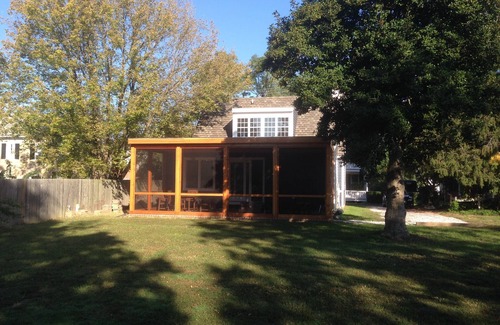 St. Michaels Cottage | Carpenter St. Cottage In the Heart of St Michaels Village - Large Screened Porch