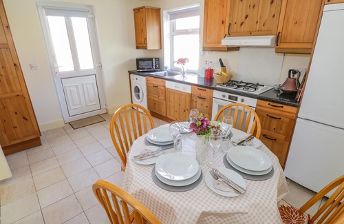Ballinful Cottage | CARPENTER’S COTTAGE, family friendly in Grange, County Sligo