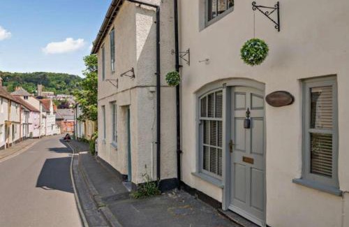 Minehead House | Carpenters Cottage Quirky home Seaside town