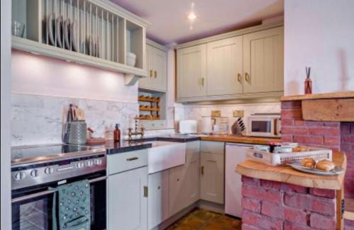 Minehead House | Carpenters Cottage Quirky home Seaside town