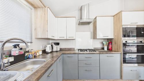 Ryde Ski Chalet | Carpenters Lodge the perfect dog friendly retreat