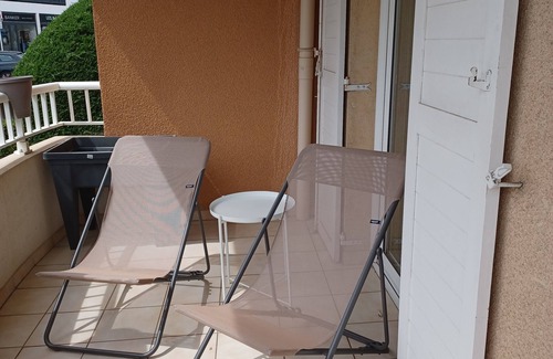 Carqueiranne Apartment | Carqueiranne 65 m2 T3 quiet and air-conditioned (4 pers) 5 mns from the beach.