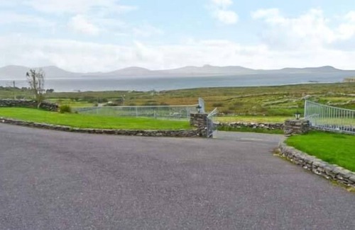 Caherdaniel Cottage | CARRAIG OISIN, pet friendly in Waterville, County Kerry