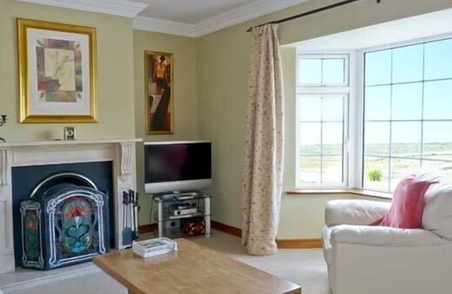 Caherdaniel Cottage | CARRAIG OISIN, pet friendly in Waterville, County Kerry