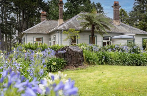 Wentworth Falls House | Carramar House - in the Amphitheatre of Nature