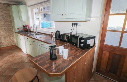 Haverfordwest Cottage | CARREG YR ONNEN, pet friendly, with open fire in Penparc
