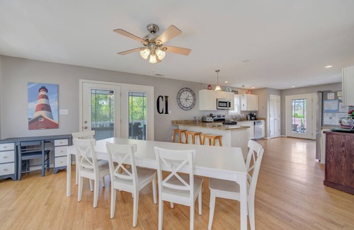 Chincoteague House | Carriage House on Chincoteague - Sleeps 12 and Pet Friendly!