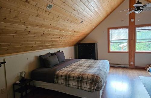 Golden Apartment | Carriage House - 2 suites- HIKE & REST - EV plug