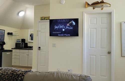 St. Marys Apartment | Carriage House Apt close to Cumberland Ferry, Kings Bay & Historic Downtown