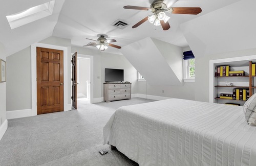 Roanoke Bed & Breakfast | Carriage House Historic and Modern in the Grandin Village