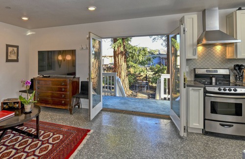 Napa House | CARRIAGE HOUSE ON COOMBS, renovated 1250 sf, downtown, Wineries, Entertainment