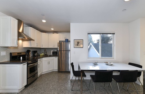 Napa House | CARRIAGE HOUSE ON COOMBS, renovated 1250 sf, downtown, Wineries, Entertainment