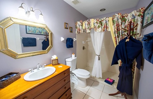 Downtown Historic District Bed & Breakfast | Carriage Way Centennial