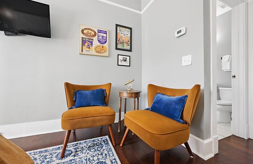 Downtown Historic District Bed & Breakfast | Carriage Way Centennial