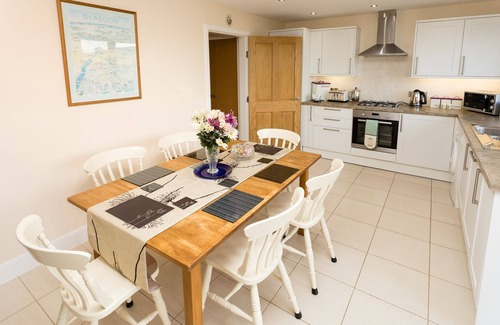 Linlithgow Cottage | carribber cottages set in beautiful countryside Linlithgow 15 minutes by car