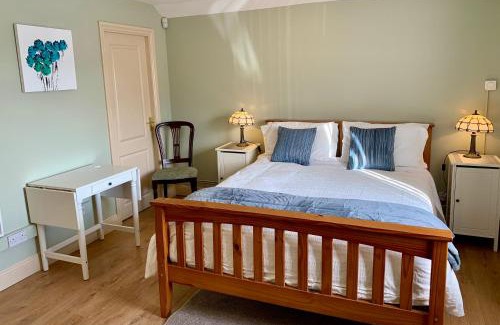 Ballinaboola Apartment | Carrigadaggen Lodge 2 king bed Apartment - Spacious & Comfy!