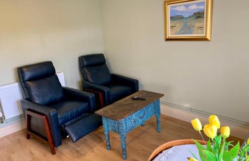 Ballinaboola Apartment | Carrigadaggen Lodge 2 king bed Apartment - Spacious & Comfy!