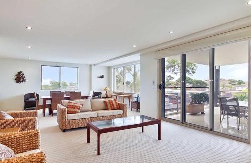 Nelson Bay Apartment | Carrington, 8 15 Government Road - spacious unit with air conditioning, lift, secure parking and close to town