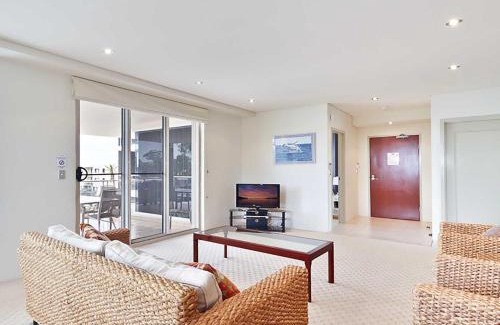 Nelson Bay Apartment | Carrington, 8 15 Government Road - spacious unit with air conditioning, lift, secure parking and close to town