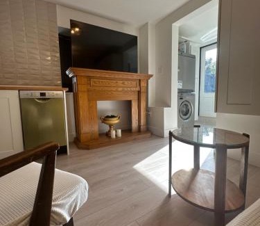 Grandview-Woodland Apartment | Carrington Chateau