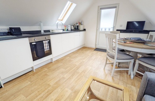 Birdham Cottage | Carthagena, Birdham - a flat that sleeps 2 guests in 1 bedroom