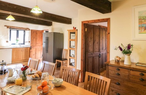 Chudleigh Cottage | CARTHORSE COTTAGE, family friendly, with pool in Teignmouth