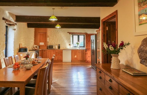 Chudleigh Cottage | CARTHORSE COTTAGE, family friendly, with pool in Teignmouth