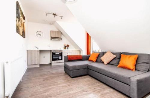 Dunfermline Apartment | Carvetii - Edward House D - 2 Dbl bed 2nd floor flat