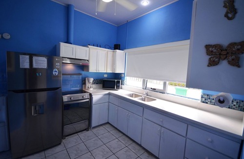 Jaco House | Casa 007, 10 people private Residence downtown Jaco!