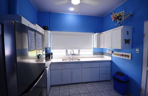 Jaco House | Casa 007, 10 people private Residence downtown Jaco!