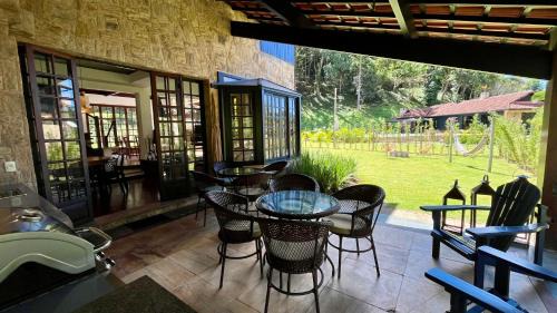 Teresopolis House | Casa 02 Vale Boa Vista - Casa em Condomínio Exclusivo com Vista para as Montanhas e Área de Lazer Completa