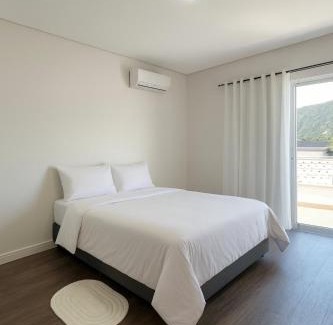 Zimbros House | Casa 2 quartos e uma suíte