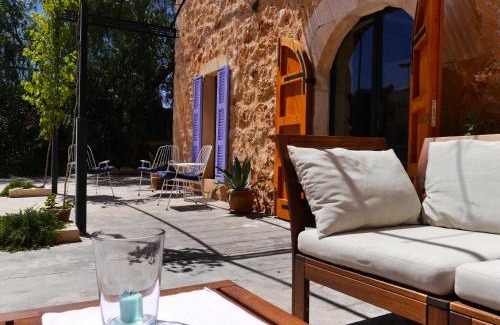 Es Llombards House | CASA 3 LEONES - Stadthaus im Fincastil mit Longpool, Patio, Garten