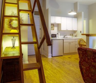 Historic Seaport Hotel | Casa 325 Guesthouse