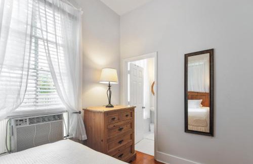 Historic Seaport Hotel | Casa 325 Guesthouse