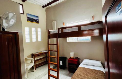 Bahia de la Academia Apartment | Casa #344 - Habitación 2 - Twin & Bunk Bed - NO AC