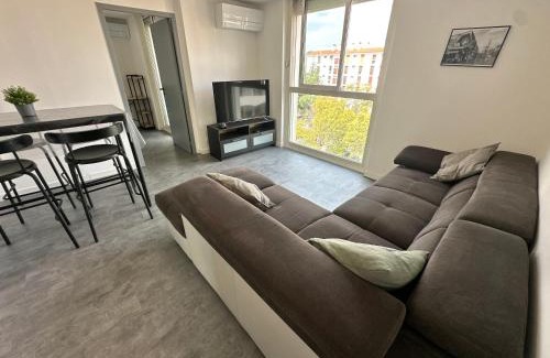Moulin a Vent Apartment | Casa 9 - Spacieux et familial, 3 chambres, 2 terrasses, climatisation et stationnement facile