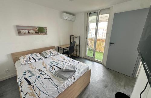 Moulin a Vent Apartment | Casa 9 - Spacieux et familial, 3 chambres, 2 terrasses, climatisation et stationnement facile