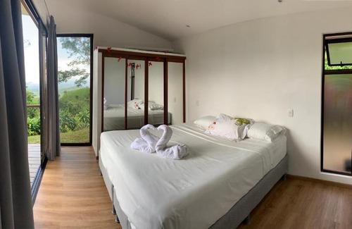 Tres Rios House | Casa a la Luna