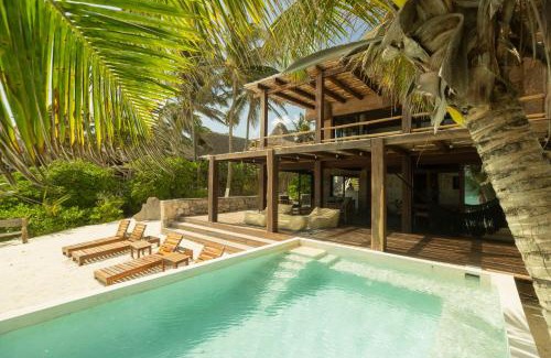Zona Hotelera Villa | Casa Aakbal - Luxury Beach Front Villa
