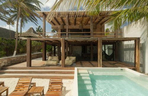 Zona Hotelera Villa | Casa Aakbal - Luxury Beach Front Villa