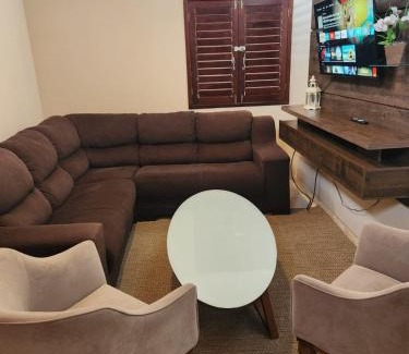 Conde House | Casa Aconchegante em Condomínio Country