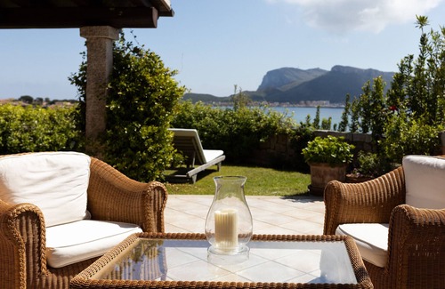 Baia Caddinas Apartment | Casa Acqua e Pietra by Wonderful Italy